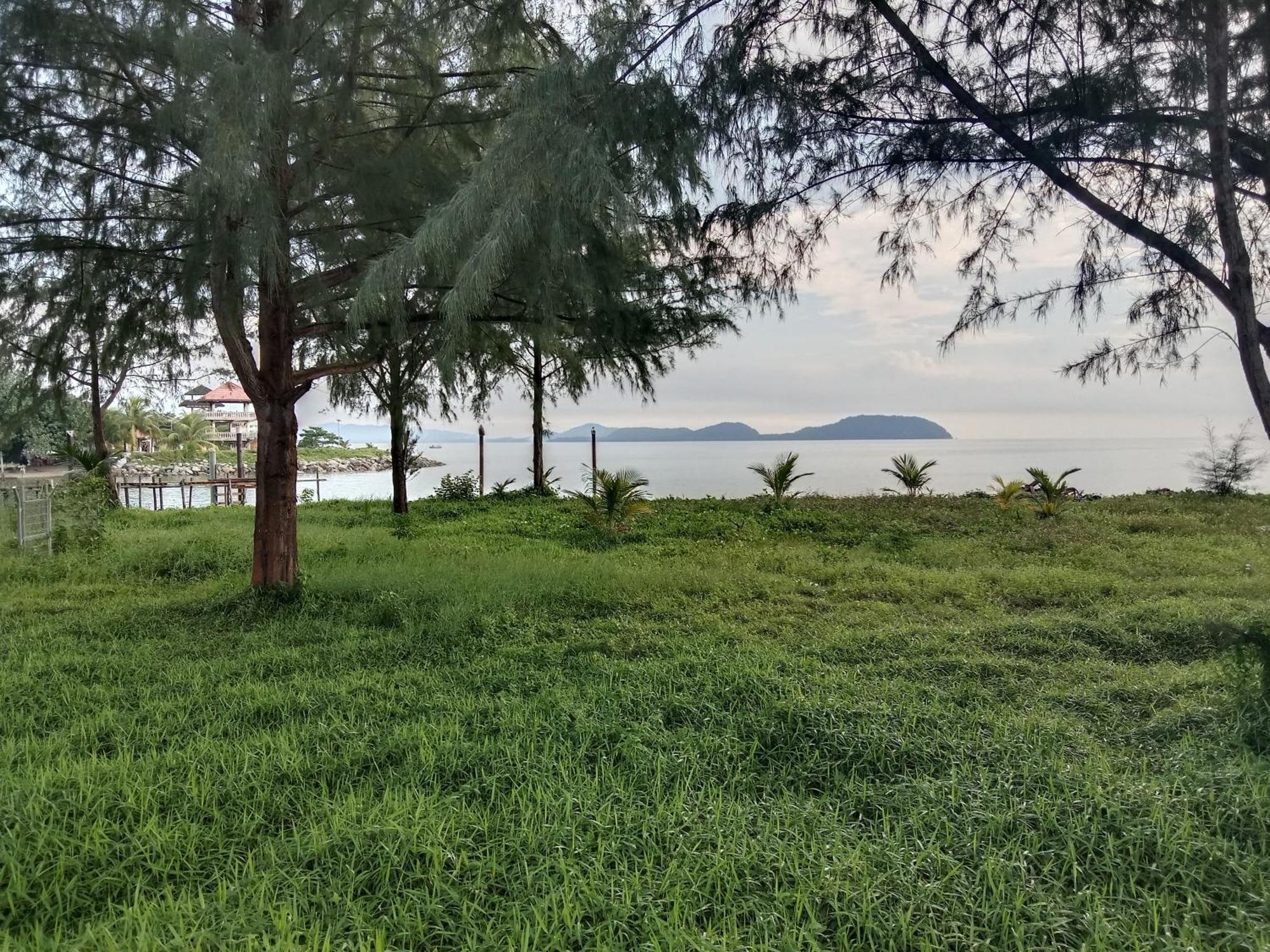 Muallim Home Mersing Bagian luar foto